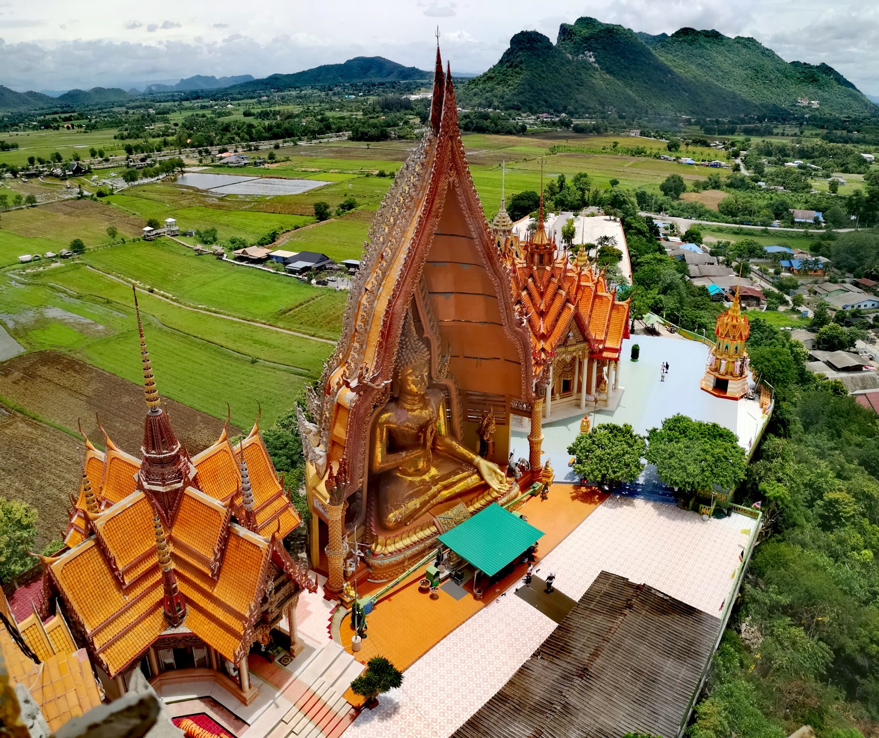 Wat Tham Suea temple