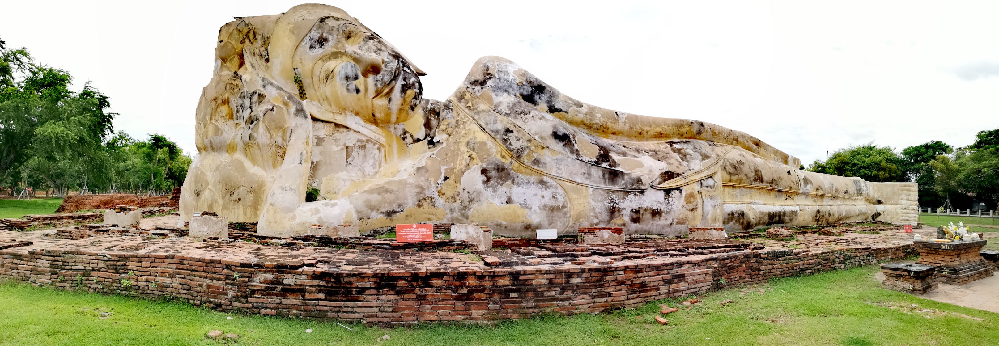 bouddha couché du Wat Lokkayasutha