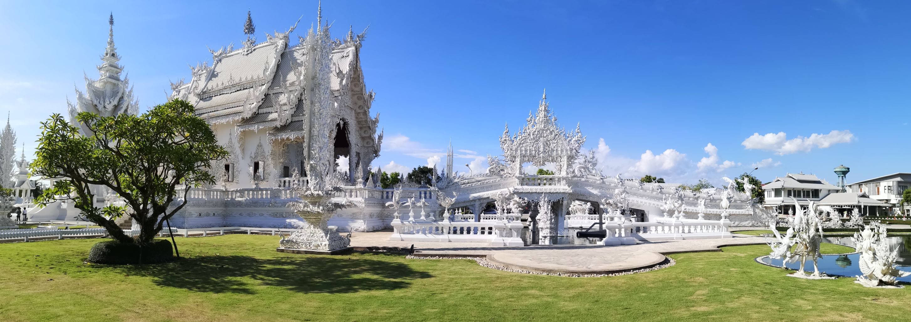 White temple chiang rai