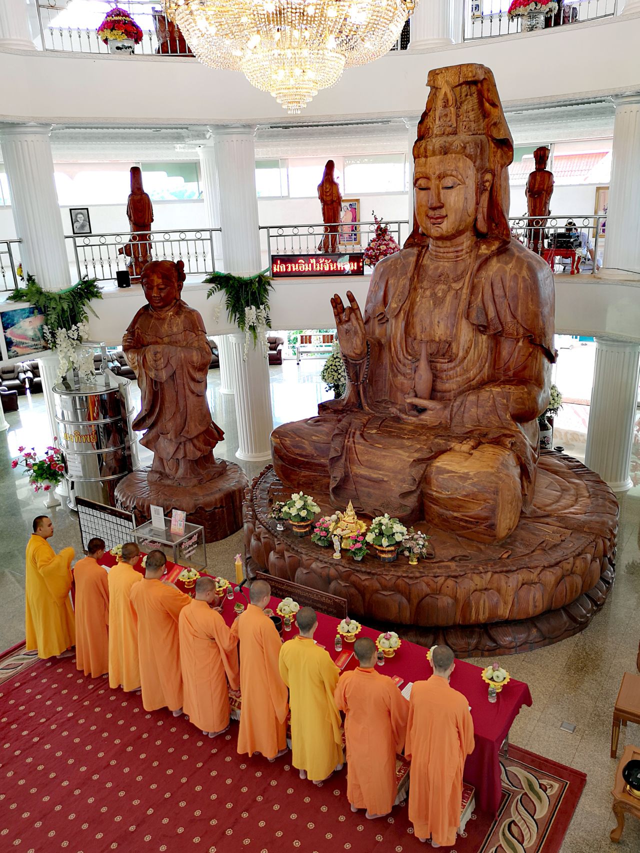 buddha bois Wat Huay Pla Kang