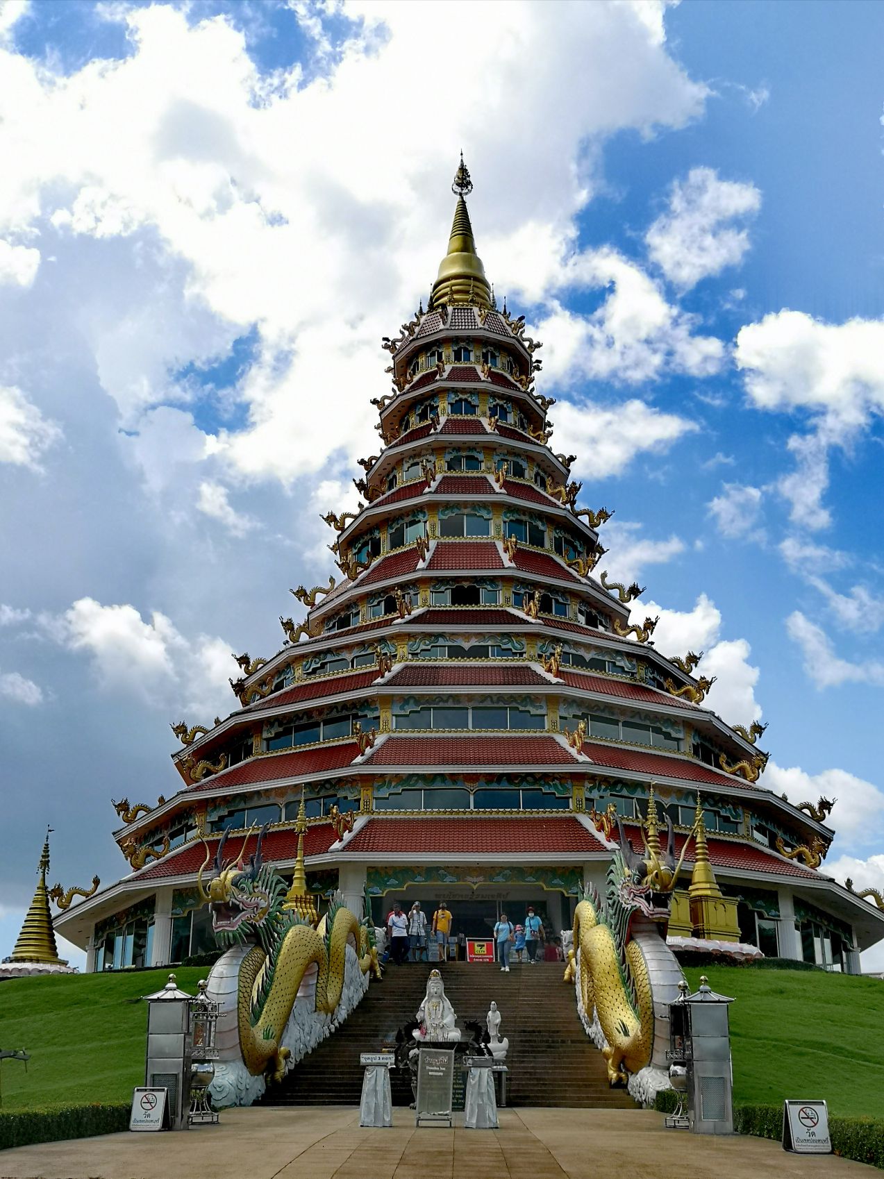 Le Wat Huay Pla Kang pagode