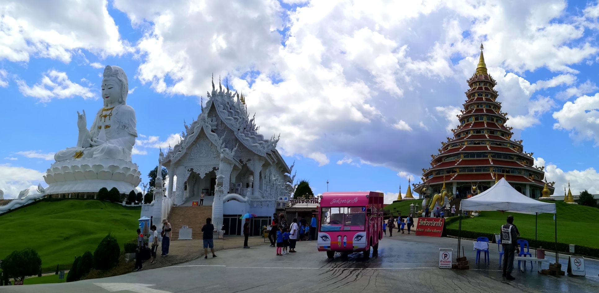 Le Wat Huay Pla Kang temple