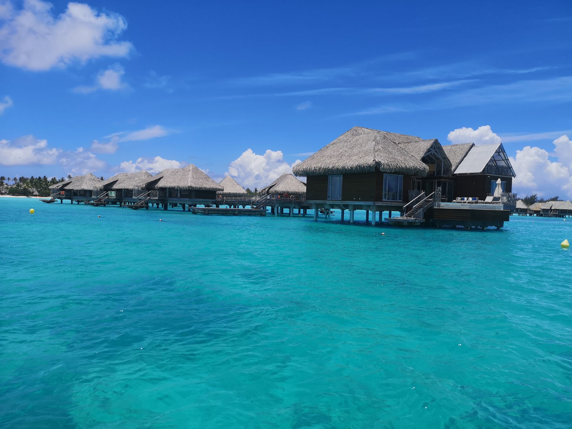 bora bora pilotis