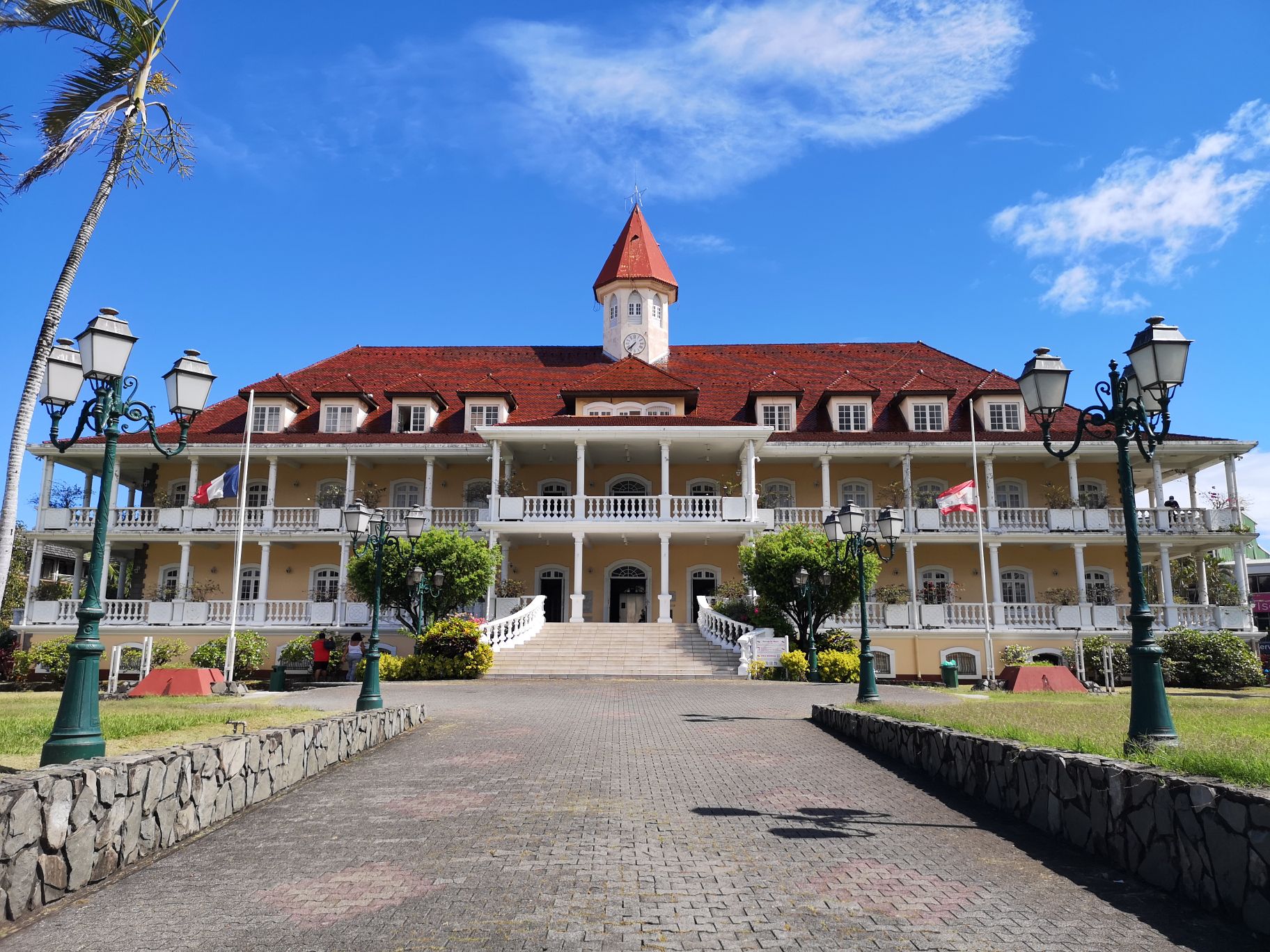 tahiti hotel de ville